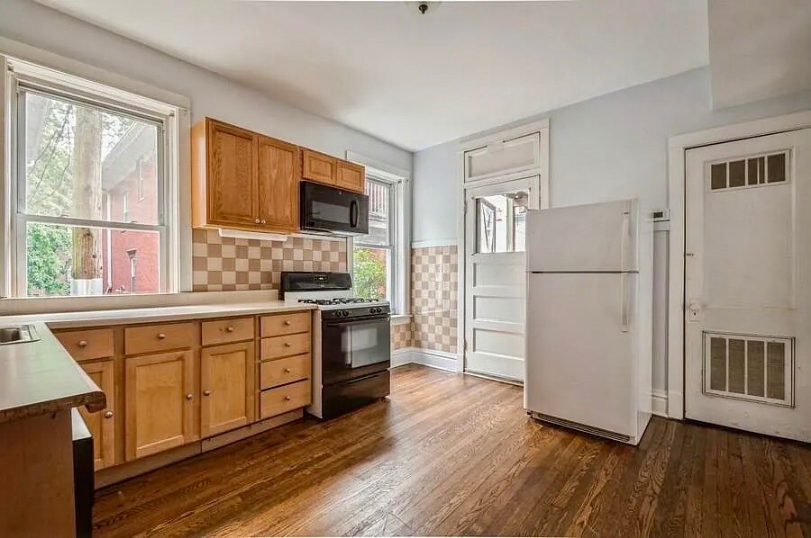 Building Photo - 1507 W Rosemont Ave