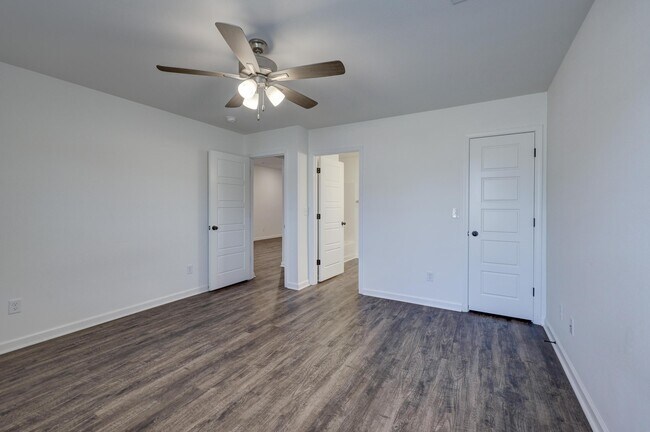 Building Photo - 707 Short Leaf Ln