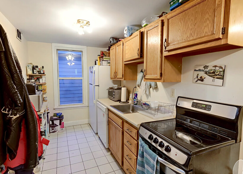Primary Photo - 216 Freeman St