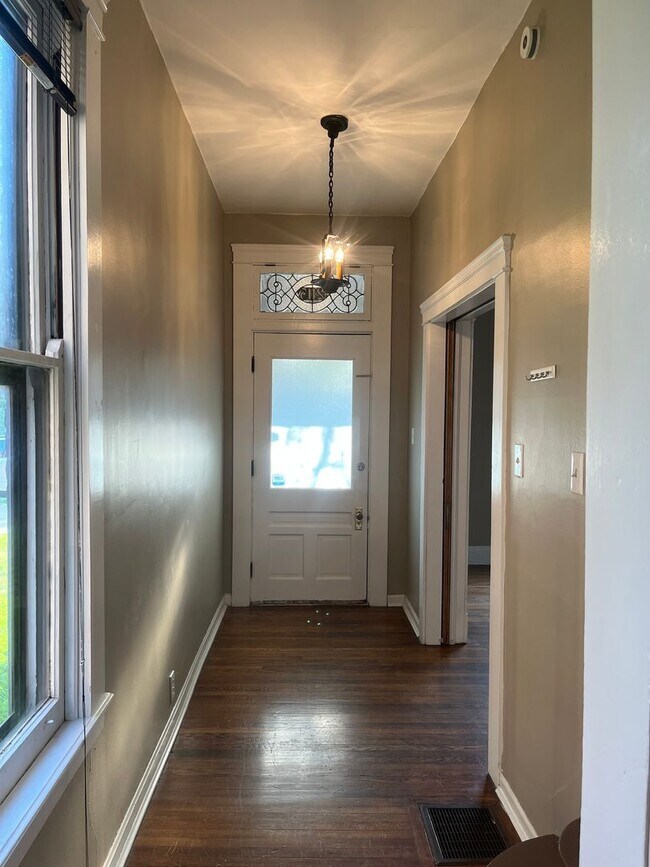 Building Photo - 2219 Scott St