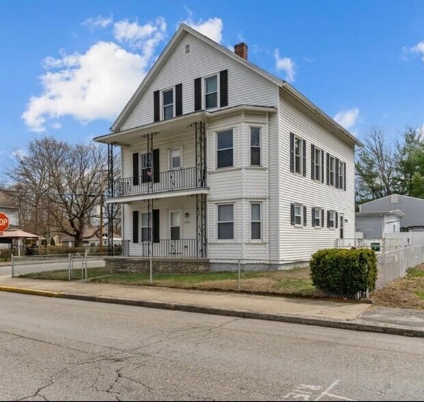 Building Photo - 446 Coe St