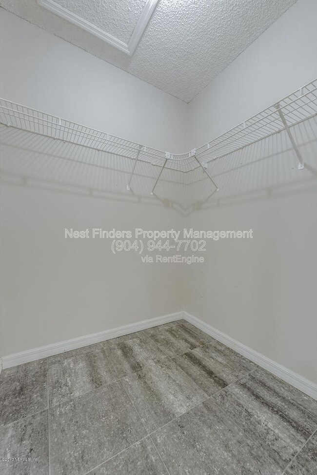 Building Photo - 4570 Blue Stream Ln N