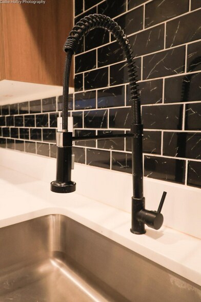 Building Photo - 12096 SE Pine St