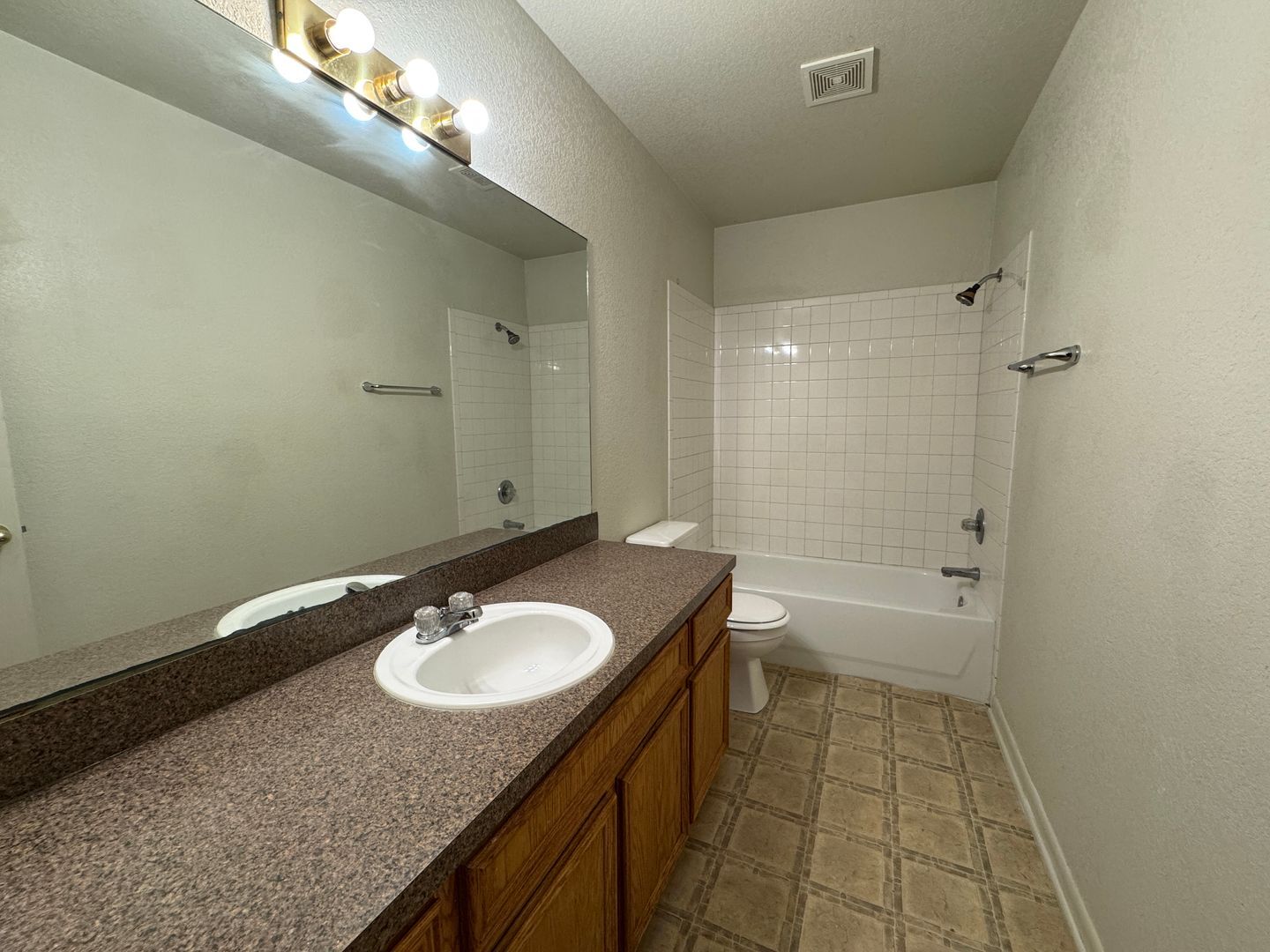 Building Photo - 1106 Lansberry Ct