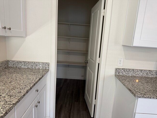 Building Photo - 783 Crestridge Dr