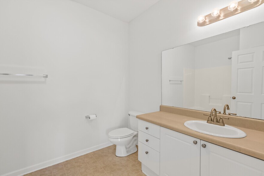 Building Photo - 622 McKenna Cir