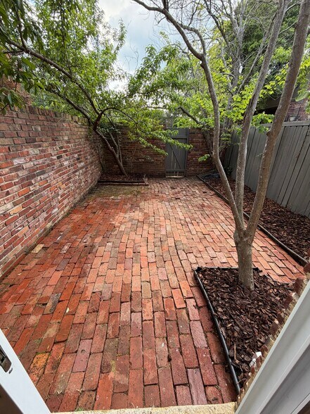 Building Photo - 3121 Colonial Way