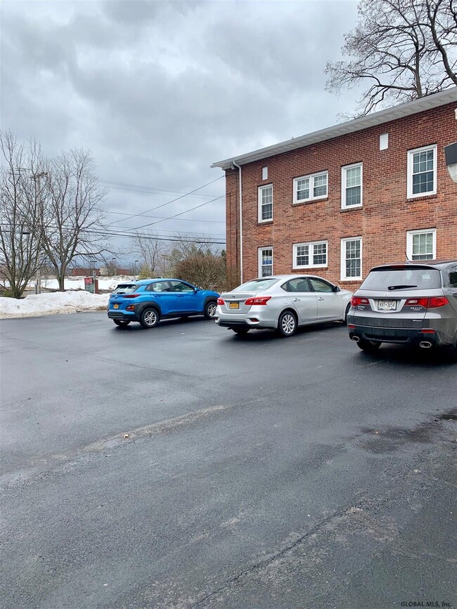 Building Photo - 1521 Balltown Rd
