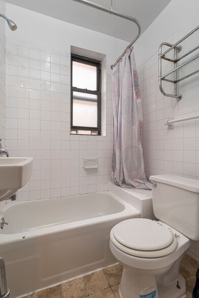 Building Photo - 238 E 95th St