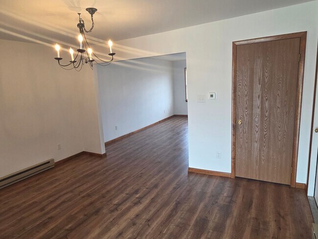 Building Photo - End Unit 2 Bedroom