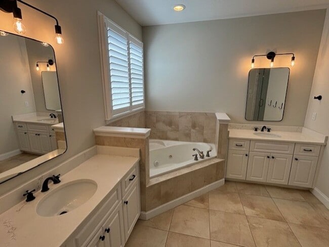 Building Photo - 1205 Sumter Landing Ln