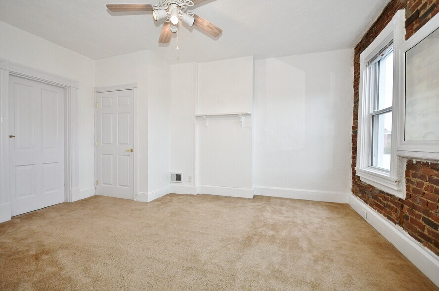 Building Photo - 121 S 16th St