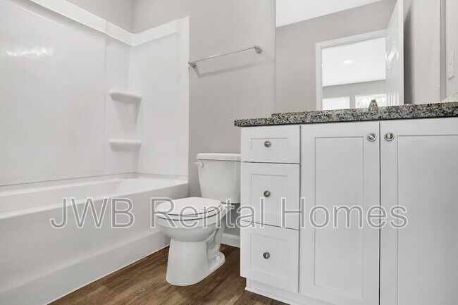 Building Photo - 1041 Oakley St