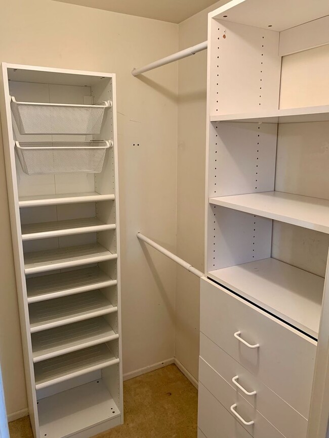 Building Photo - Gorgeous 2-Bedroom Townhome Near the Art Museum! One-Car Garage Included!