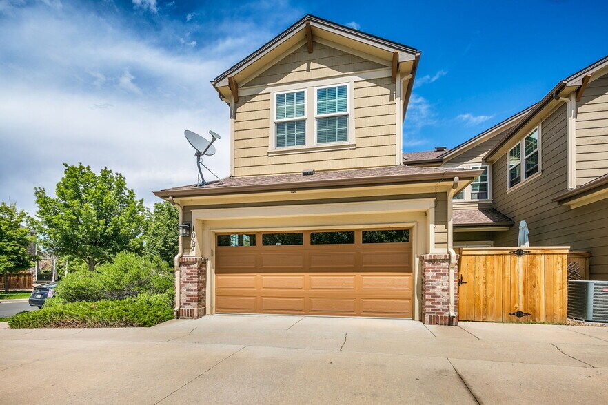 @ car Attached garage - 1067 Uinta Way