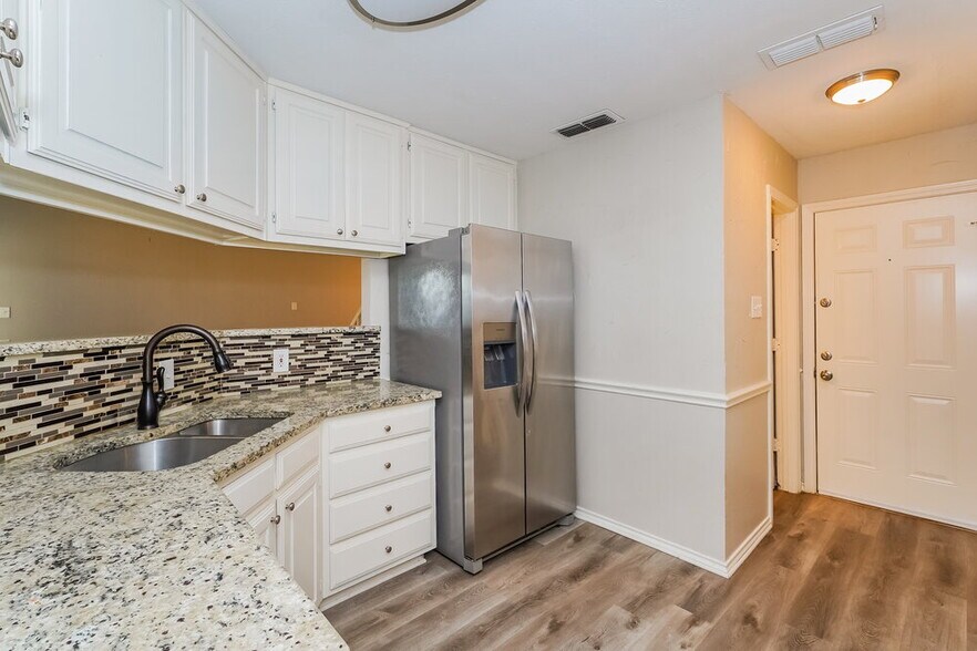 Building Photo - 5221 Tartan Cir