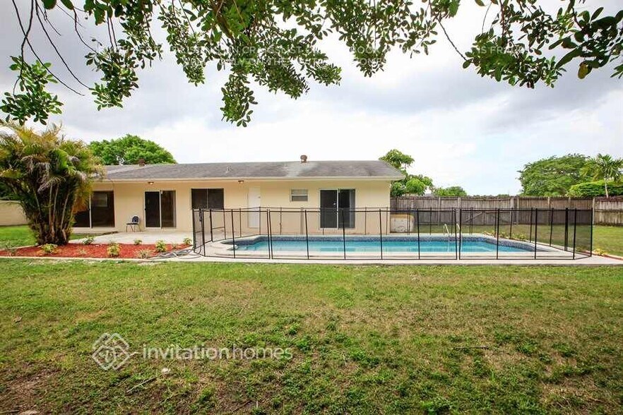 Building Photo - 17420 SW 109th Ave