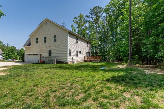 Building Photo - Beautiful Rental in The Highlands – Spacio...