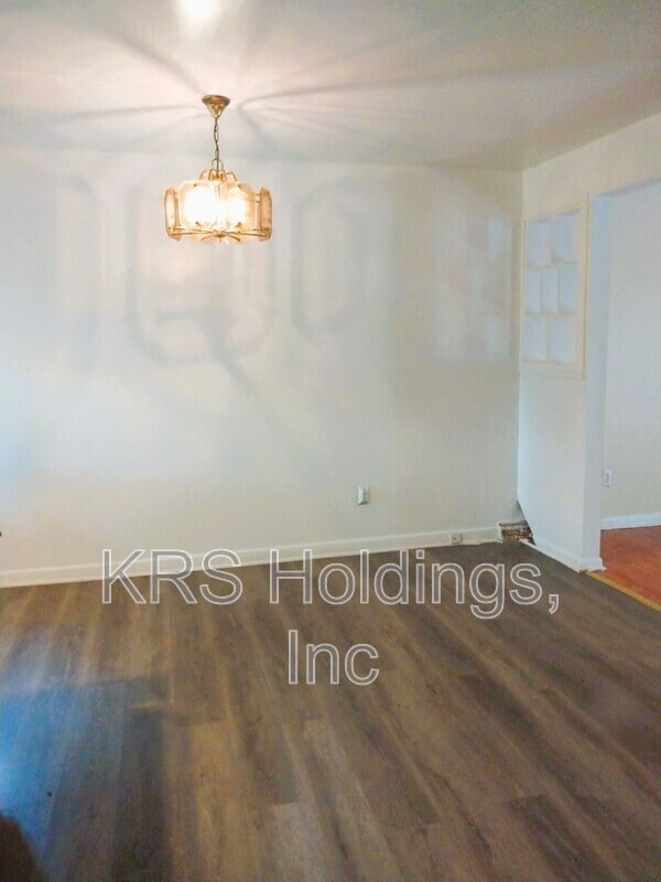 Building Photo - 2406 Wayside Dr