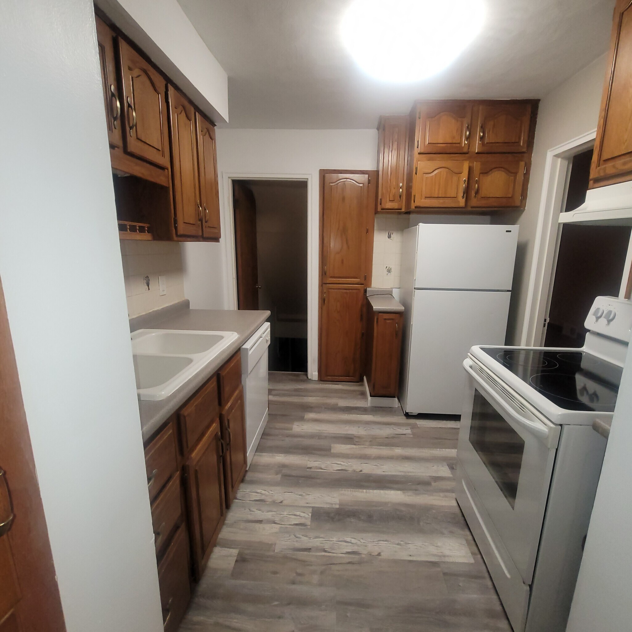 Kitchen - 4235 Chester Dr