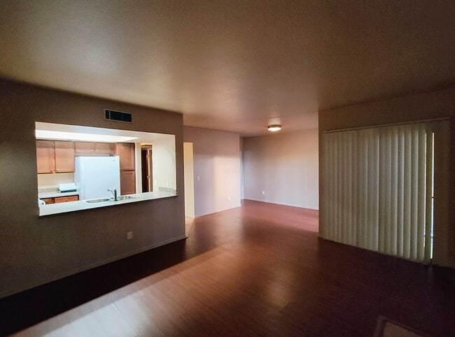 Building Photo - 951 N Camino Seco