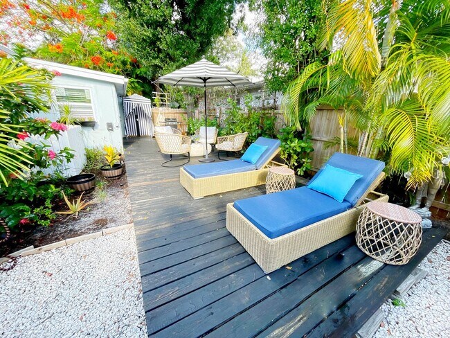 Building Photo - 835 NE 21st Dr