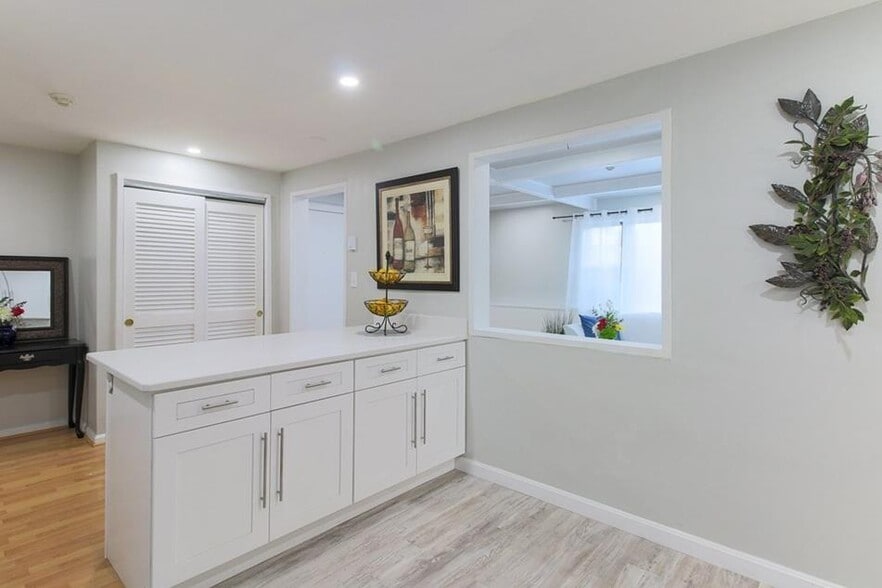 entrance & kitchen - 69 Spencer Rd