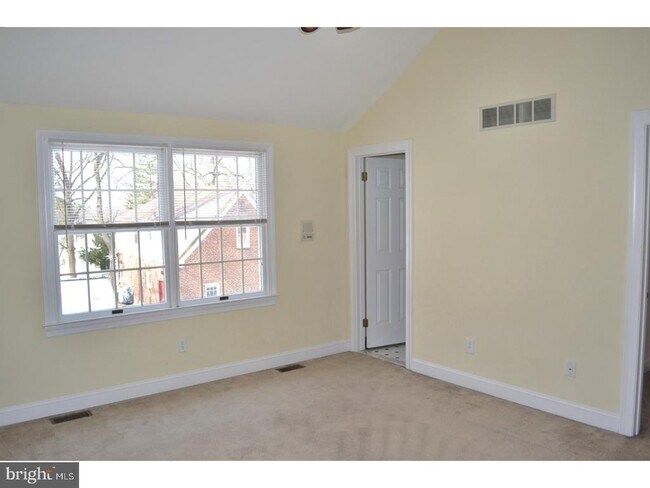 Building Photo - 2162 Penbryn Ave