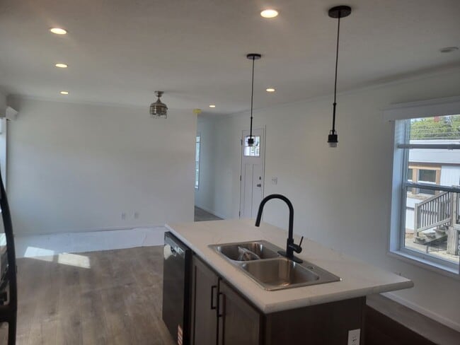 Building Photo - 17 Meadowlark Ln