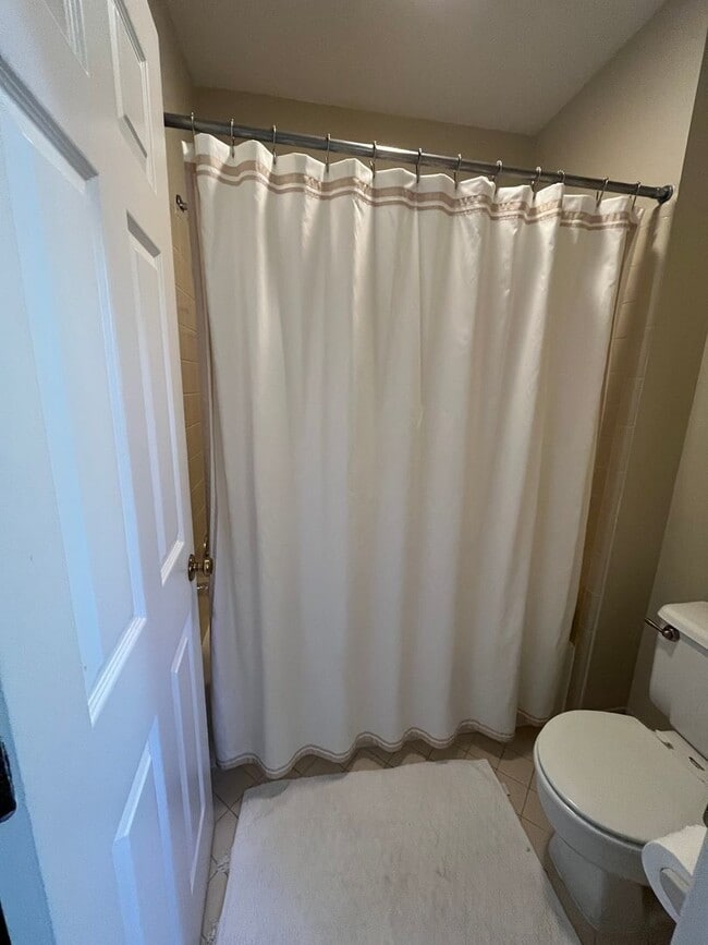 Building Photo - 2 Bedroom/ 2.5 Bath Townhome with 1 Car Ga...