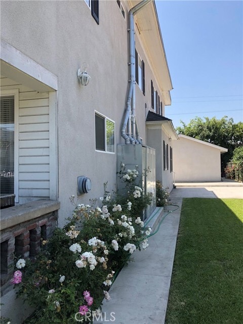 Building Photo - 956 E 43rd St