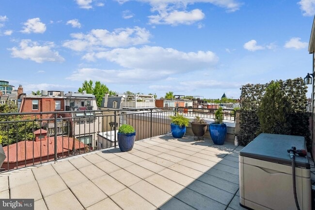 Building Photo - 1343 Q St NW