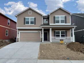 Building Photo - Gorgeous 4-Bed Home in Enclaves at Mountain Vista (D49)