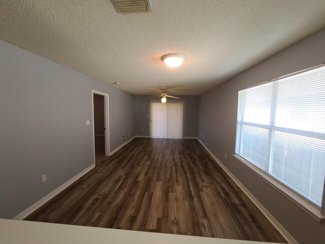 Building Photo - 2787 Bay Club Dr