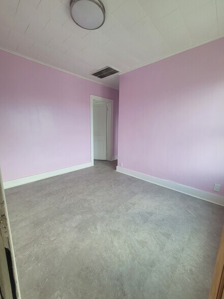 Building Photo - 1002 Cutler St