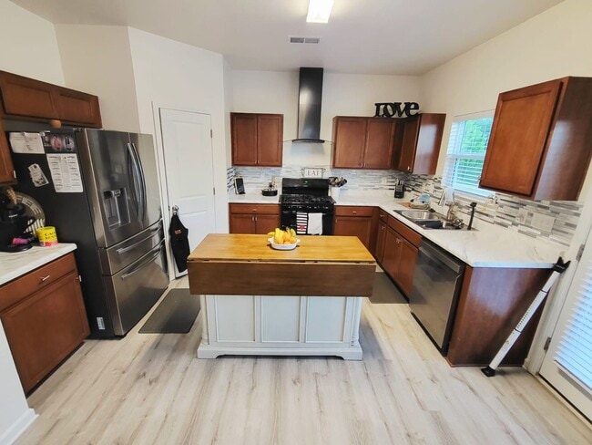 Building Photo - 366 Crandon Rd