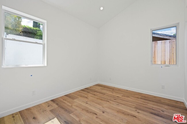 Building Photo - 5044 1/2 Hartwick St
