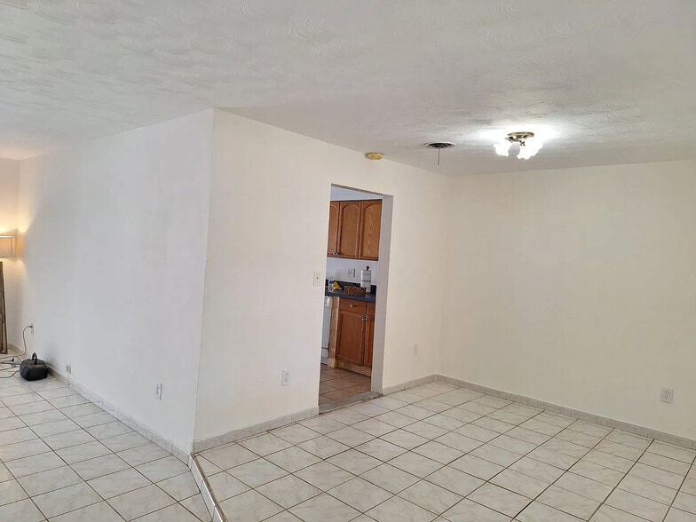 Building Photo - 6330 SW 65th Ave
