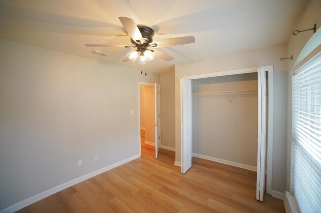 Building Photo - 1121 Mosswood Chase