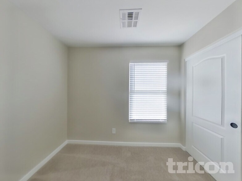 Building Photo - 5213 S 23rd Pl