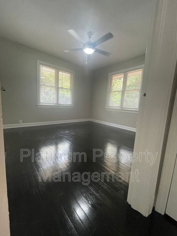 Building Photo - 3485 Maplehurst Dr