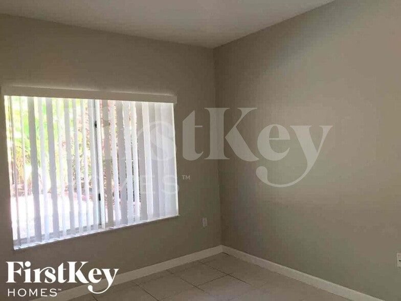 Building Photo - 15320 SW 141st Ct