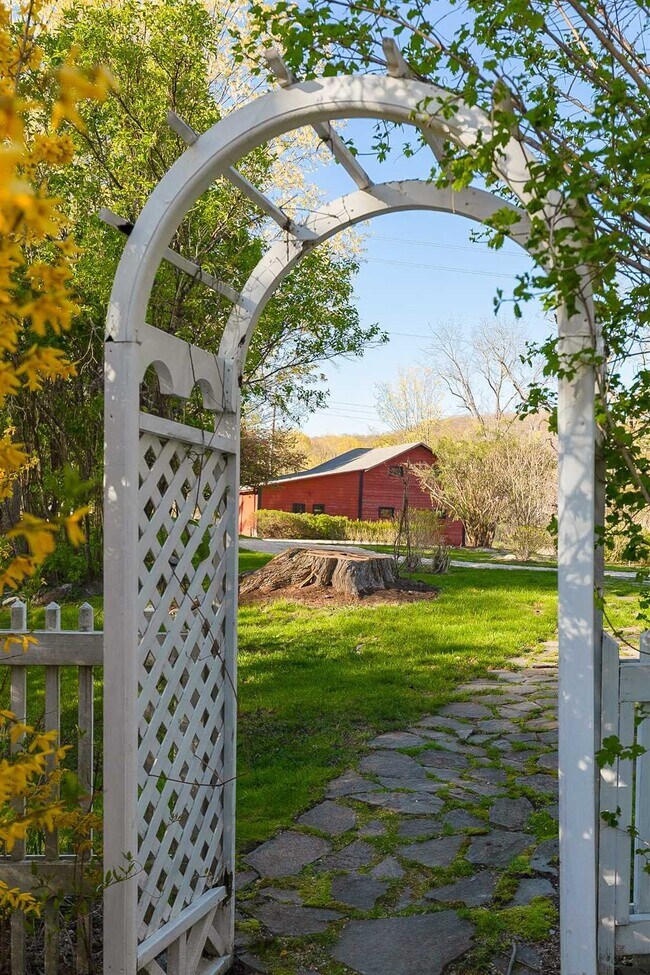 Building Photo - 0 Downing Rd