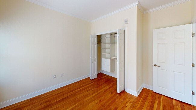 Building Photo - 6/1 No Fee! Spacious, sunny 3BR/1.5BA between Harvard & Porter!