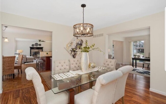 Building Photo - Spacious 4BR House in Bridgeton