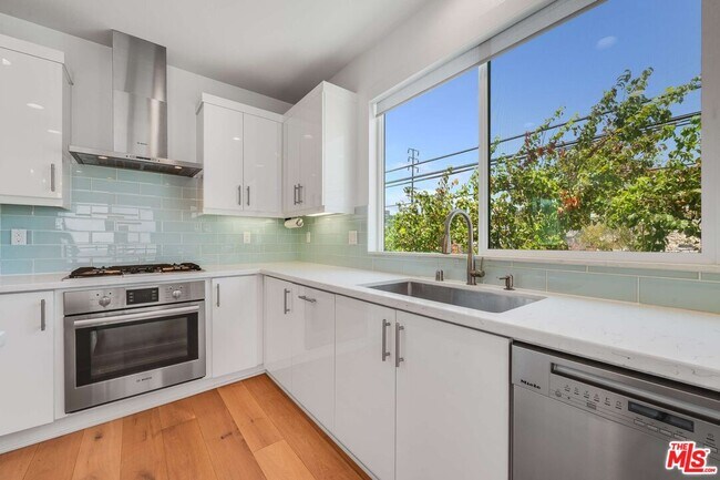 Building Photo - 4320 N Eagle Rock Blvd