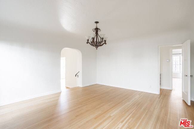 Building Photo - 165 S Mansfield Ave