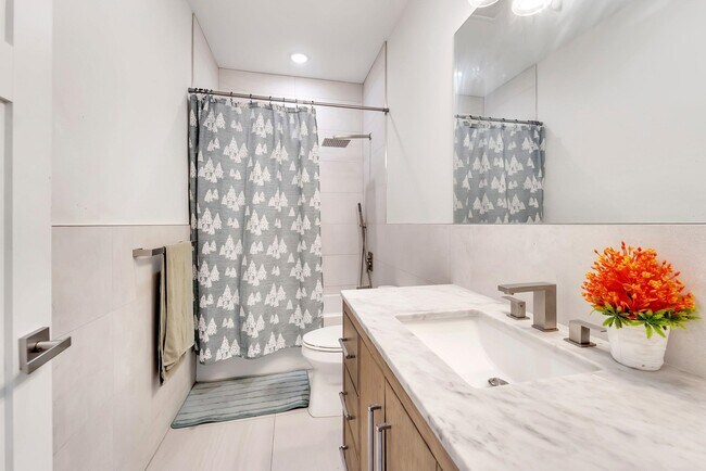 Building Photo - 285 JULIANNE Ter