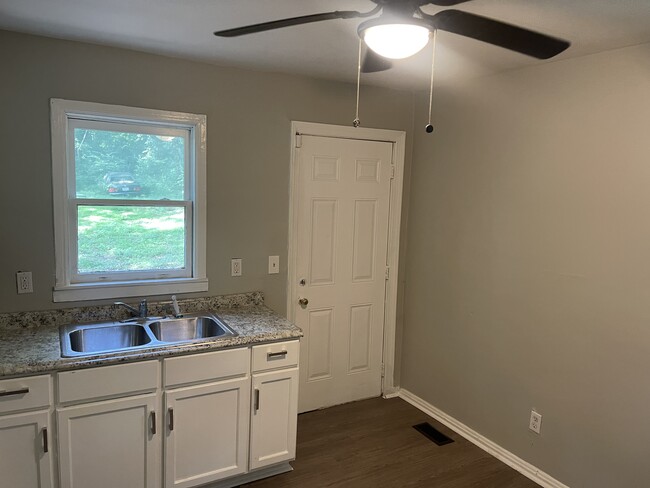 Kitchen - 1749 Marcel Ave SW