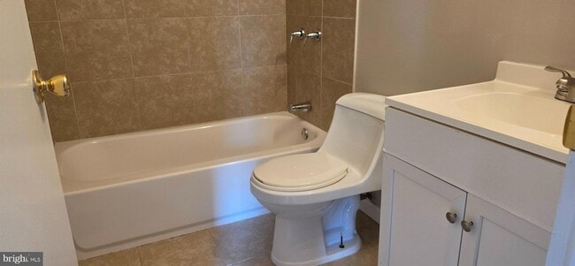 Building Photo - 5870 Chipwood Ct